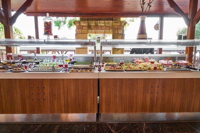 Làm Thế Nào Để Duy Trì Vệ Sinh An Toàn Thực Phẩm Trong Mùa Cao Điểm Tại Nhà Hàng Buffet?