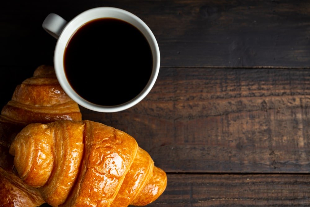 Cách Thưởng Thức Coffee Ý Với Bánh Croissant: Tinh Hoa Ẩm Thực Kiểu Ý Ngay Tại Nhà