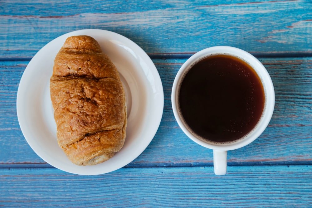 Cách Thưởng Thức Coffee Ý Với Bánh Croissant: Tinh Hoa Ẩm Thực Kiểu Ý Ngay Tại Nhà